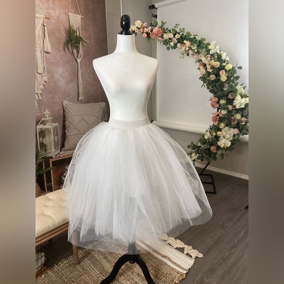 White Dress Tutu - Picture 1 of 2
